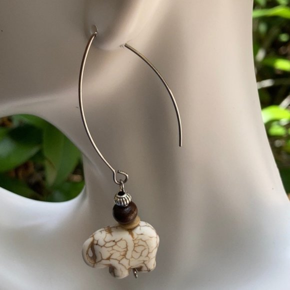 Boho Rustic White howlite stone Elephant earrings - Picture 7 of 10